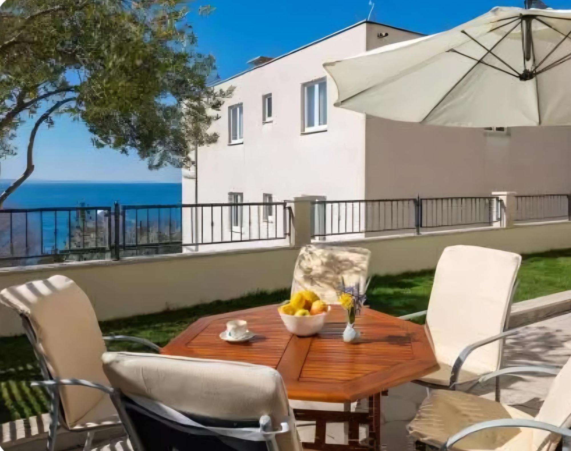 Luxury Roko Omis