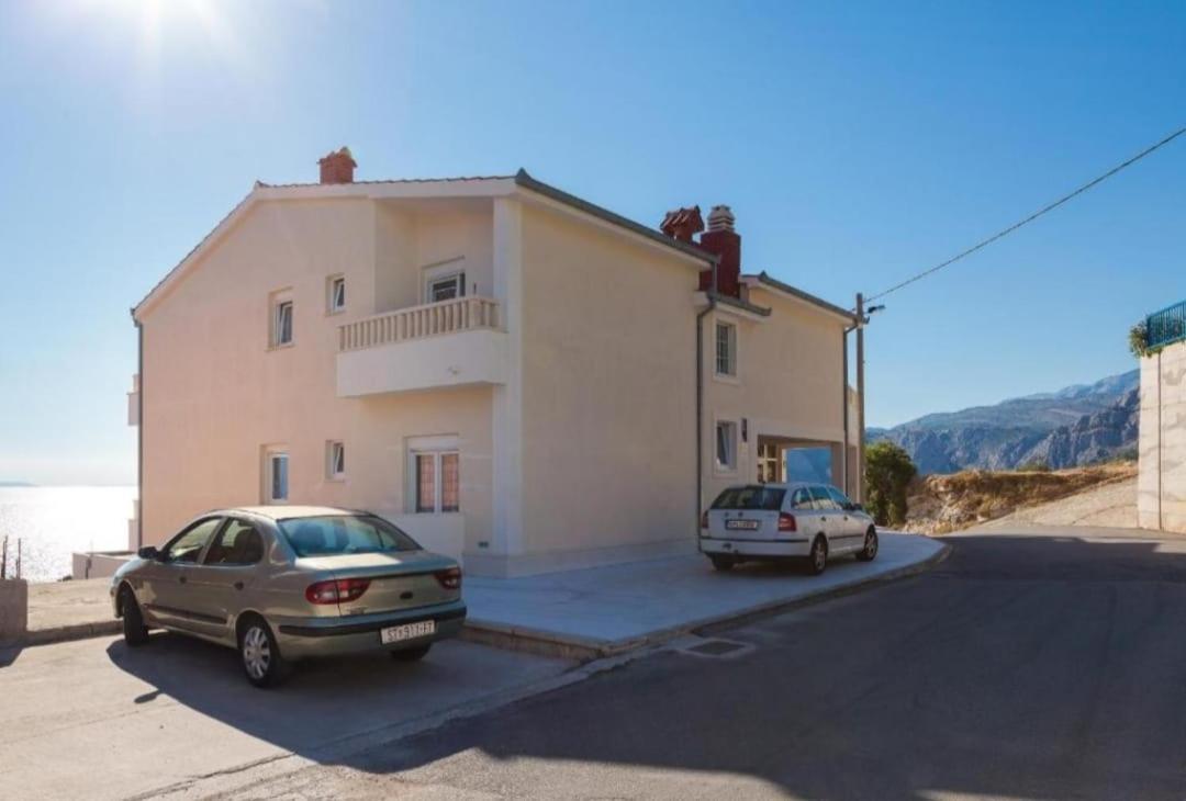 Luxury Roko Omis